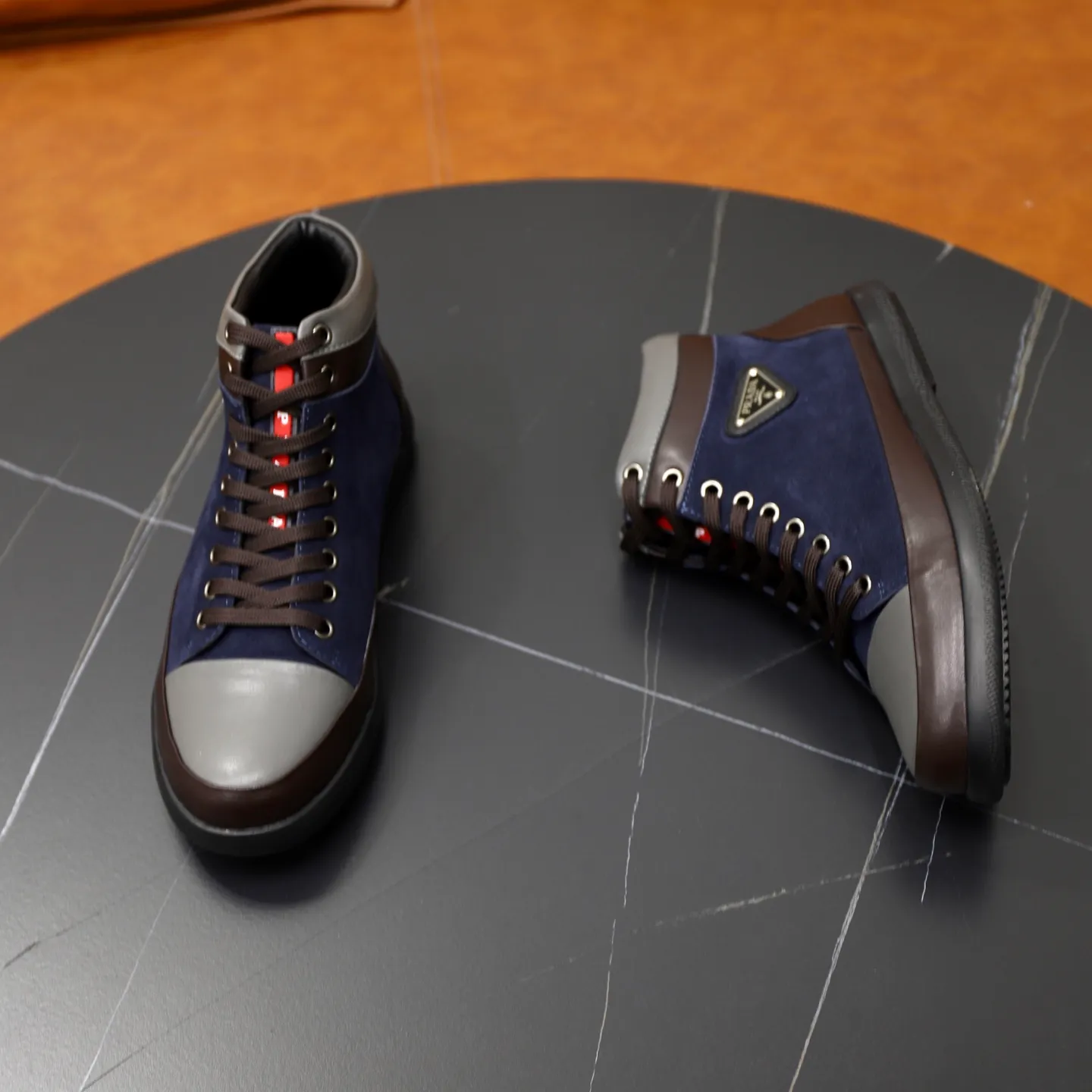 Ex-factory price: 480💰🙅‍♂️🙅‍♂️🙅‍♂️ Brand: PRADA Standard code: 38-44 (45 customized) Grade: Same as the official website Material: Original high-end leather splicing surface Comfortable and breathable sheepskin lining Lightweight, soft and wear-resistant outsole Style category: Men's fashion casual shoes Sports shoes Distinguished luxury brand elements Top luxury Color: actual picture color
